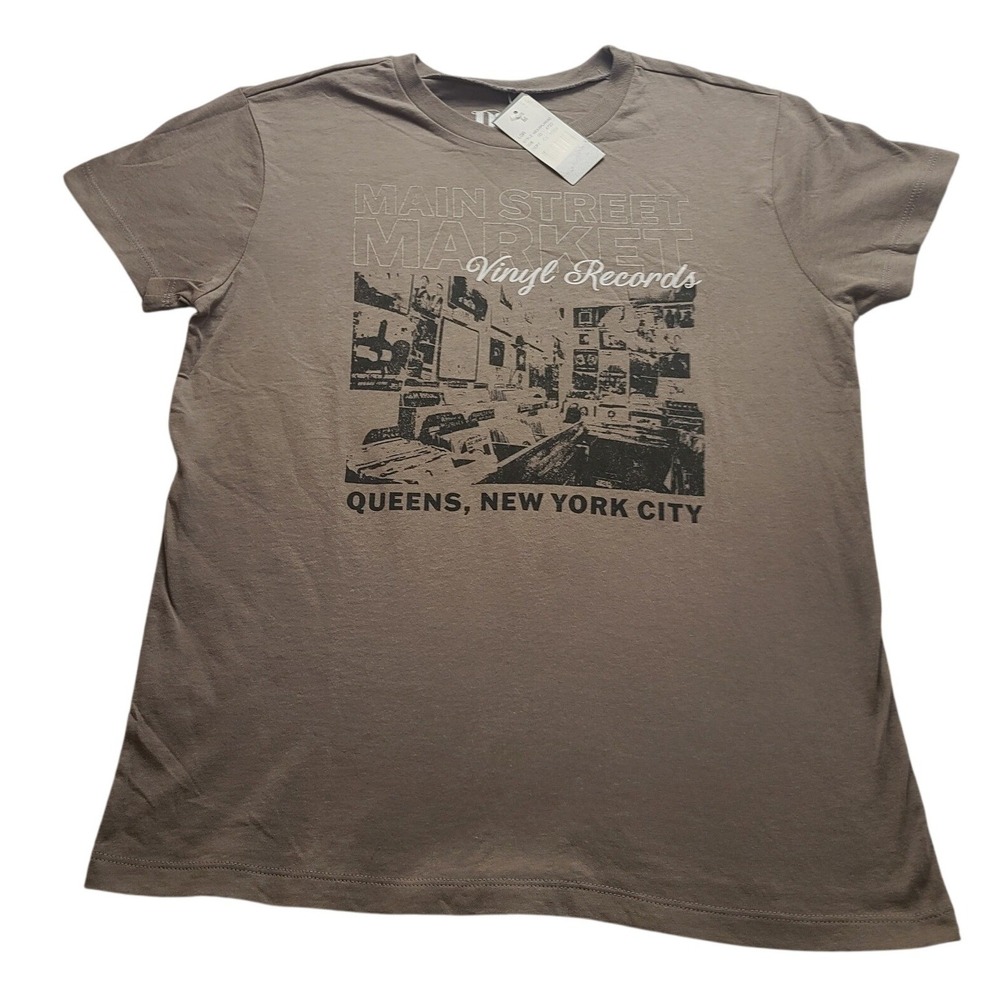 Doe Main Street Market Vinyl Records Queens NYC Graphic T-Shirt Tan Men's Medium